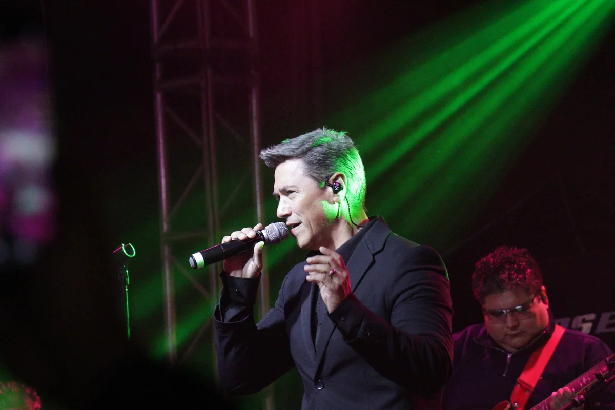Gustavo Lara, Mau Claveria y Juan Solo en evento en vivo